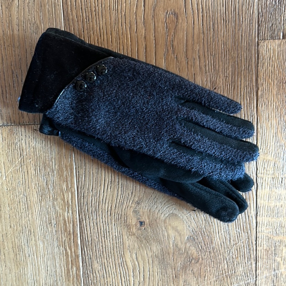 Women’s Black Gloves